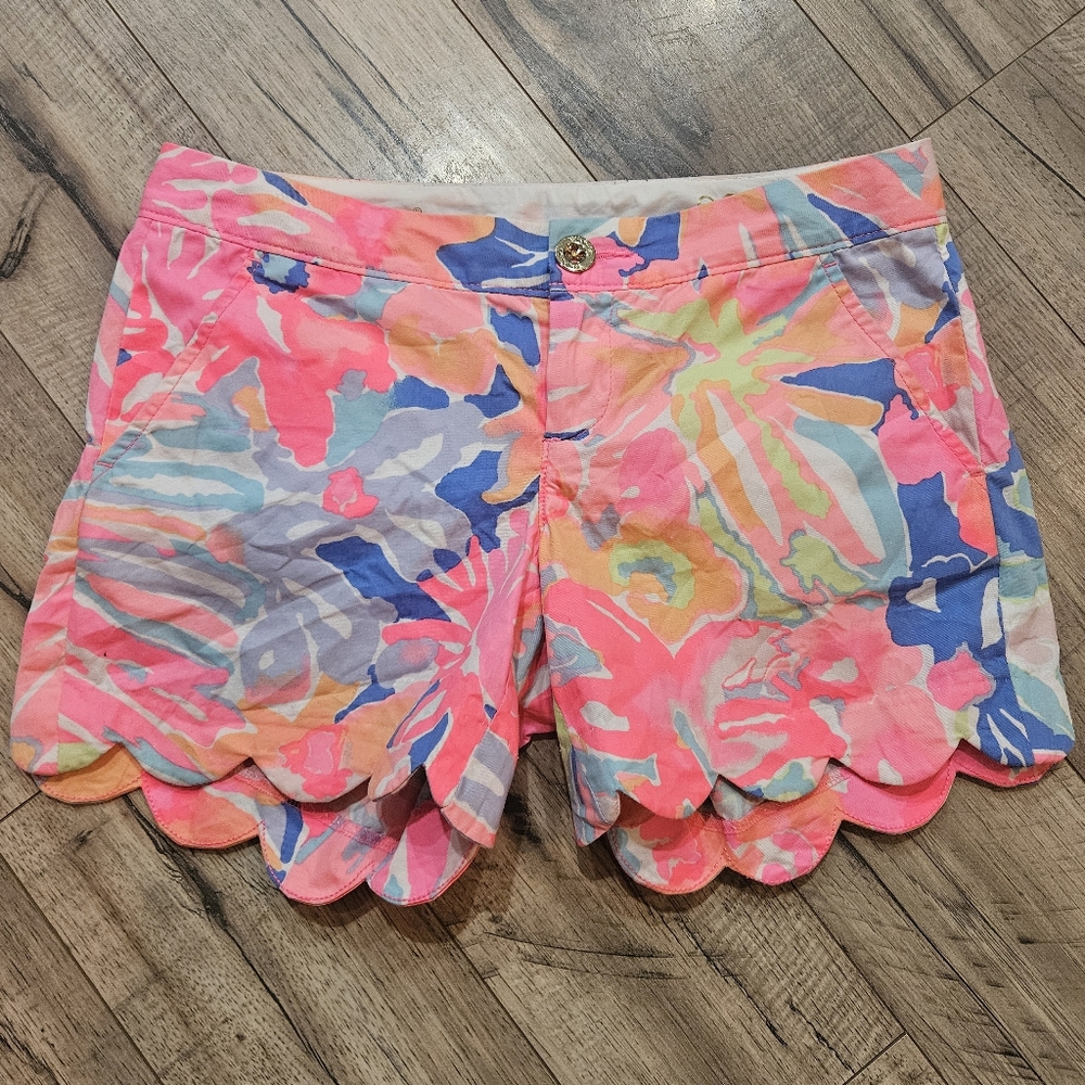 Lilly Pulitzer Buttercup Scallop Shorts - Size 00